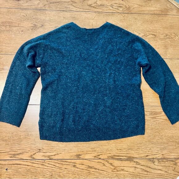 H&M Women's Cropped Wool Blend V-Neck Sweater in Navy Blue Size Small - Picture 6 of 8